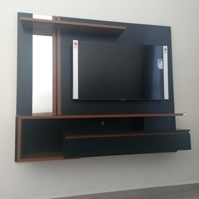 Painel de TV montado na parede